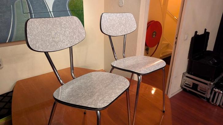 Vintage Keukenstoeltjes - Set van 2, Huis en Inrichting, Stoelen, Gebruikt, Twee, Kunststof, Metaal, Overige kleuren, Ophalen