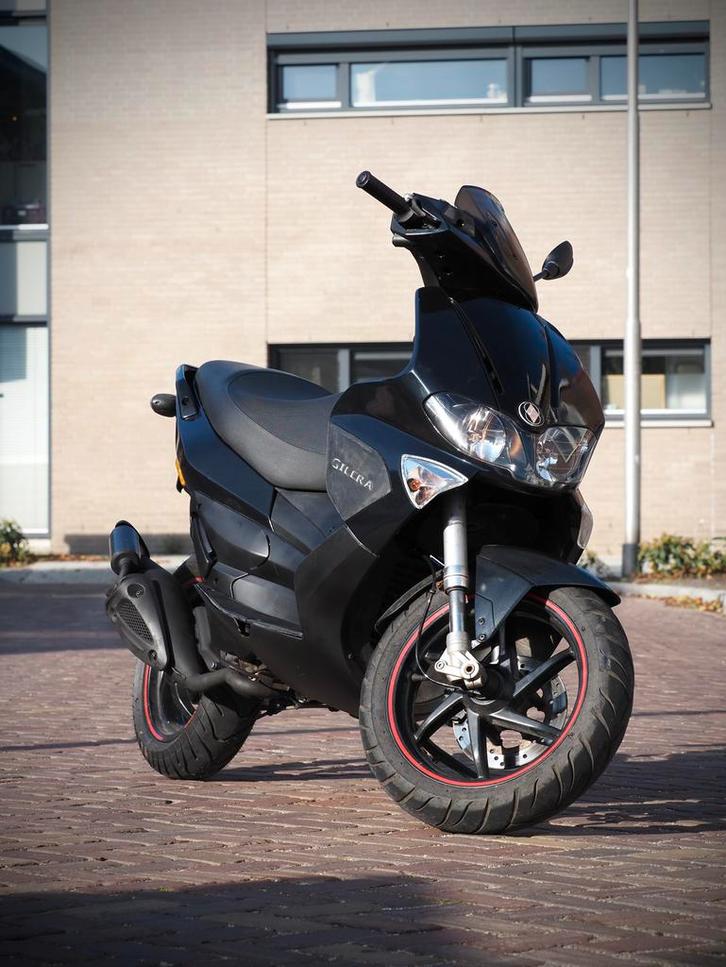 Gilera Runner RST, Fietsen en Brommers, Scooters | Piaggio, Gebruikt, Overige modellen, Benzine, Ophalen