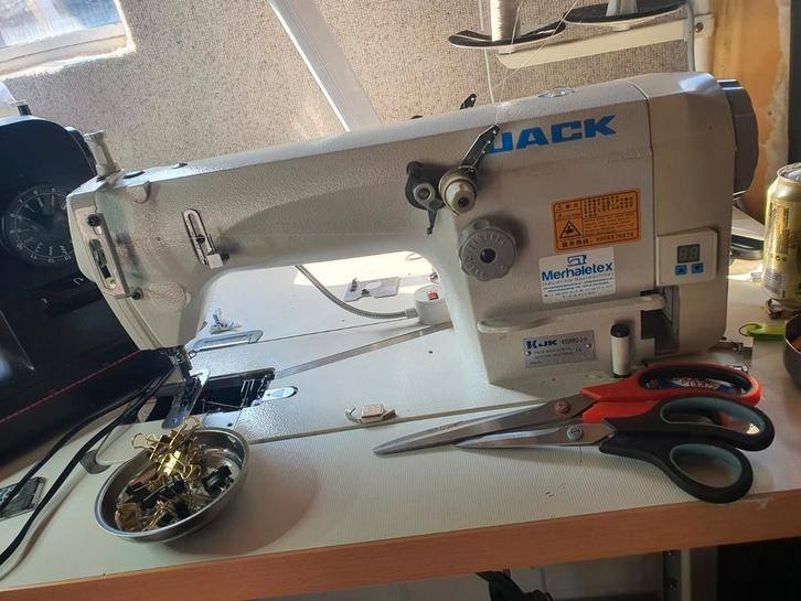 Iemand uit de buurt die mn naaimachine kan afstellen?, Hobby en Vrije tijd, Naaimachines en Toebehoren, Gebruikt, Naaimachine