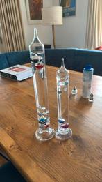 Galileo thermometers 2x, 1 van 44 cm hoog en 1 van 34 cm, Huis en Inrichting, Woonaccessoires | Thermometers, Ophalen, Zo goed als nieuw
