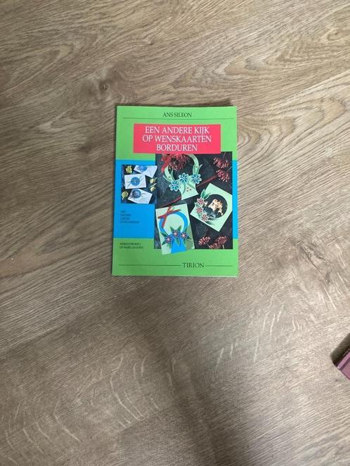 Een andere kijk op wenskaarten borduren Ans Sileon, Boeken, Hobby en Vrije tijd, Zo goed als nieuw, Overige onderwerpen, Ophalen of Verzenden