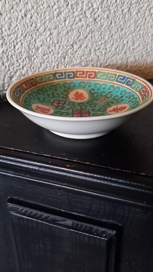 Klein Chinees wan shou porseleinen schaaltje gemerkt, Antiek en Kunst, Antiek | Schalen, Ophalen of Verzenden