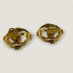 Chanel vintage 24k goldplated logo oorbellen clip-on, Ophalen of Verzenden, Gebruikt, Goud, Overige materialen