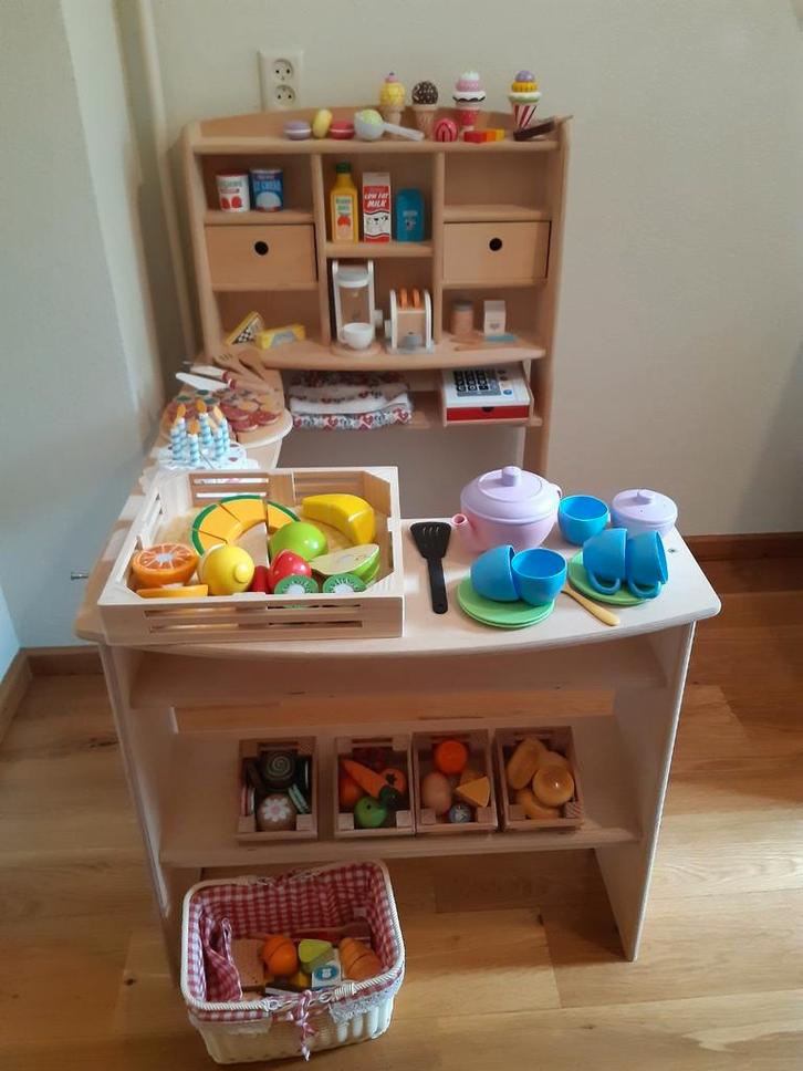 Houten winkeltje met heel veel toebehoren - vrije school, Kinderen en Baby's, Speelgoed | Houten speelgoed, Zo goed als nieuw