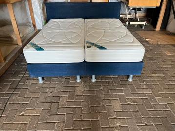 Vlakke boxspring 180x200cm deelbaar + Pocketveer matrassen beschikbaar voor biedingen