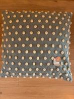 HEMA Sierkussen Grijs met Witte bolletjes - Nieuwstaat, Ophalen of Verzenden, Zo goed als nieuw, Grijs, Vierkant