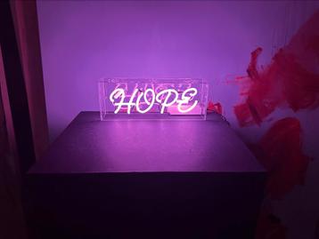 Hope in glas neon - roze beschikbaar voor biedingen