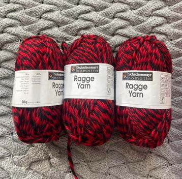 partij 15 bollen Nomotta Ragge Yarn, zwart-rood beschikbaar voor biedingen