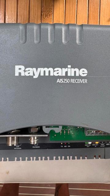 Raymarine AIS250 Receiver beschikbaar voor biedingen