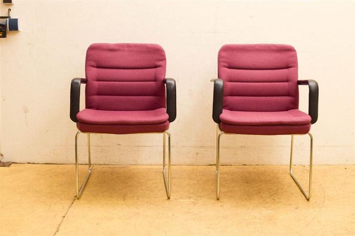 Kinnarps 2 stuks stoelen / Vergaderstoelen 47633, Huis en Inrichting, Stoelen, Gebruikt, Vijf, Zes of meer stoelen, Ophalen of Verzenden