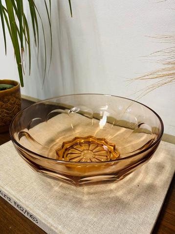 Prachtige vintage grote roze persglas Art Deco Schaal glas beschikbaar voor biedingen