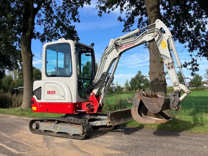 TAKEUCHI TB225E, Zakelijke goederen, Machines en Bouw | Kranen en Graafmachines, Graafmachine, Ophalen