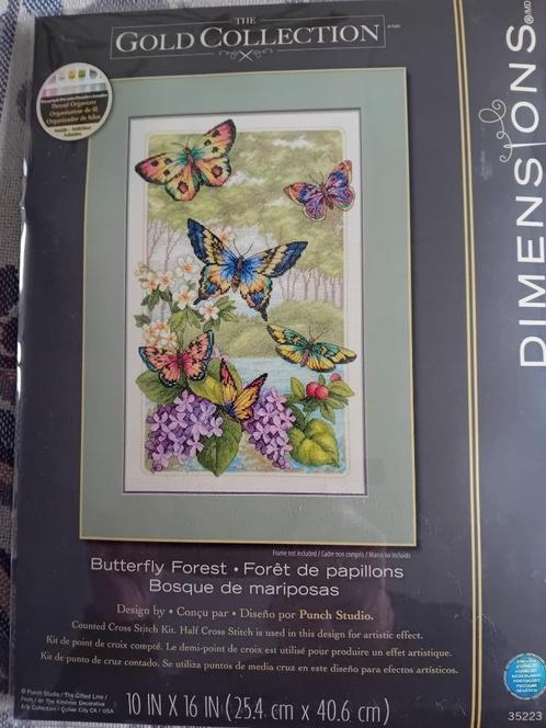 Borduurpakket Butterfly Forest van Dimensions Gold, Hobby en Vrije tijd, Borduren en Borduurmachines, Nieuw, Borduurpakket, Ophalen of Verzenden