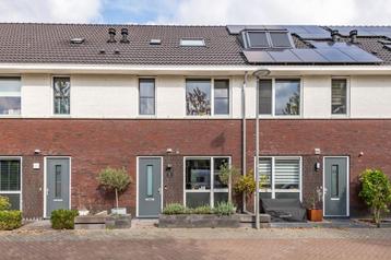 TE KOOP: riante en luxe tussenwoning Veenendaal Oost 5 kmrs beschikbaar voor biedingen