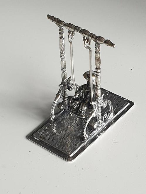 Zilveren miniatuur van schommelende vrouw verzamelen zilver, Antiek en Kunst, Antiek | Goud en Zilver, Zilver, Ophalen of Verzenden
