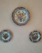 Drie borden delft polychrome, Ophalen of Verzenden