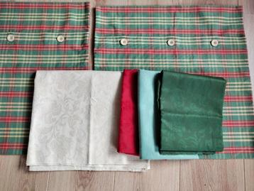  4 Kerst stoffen "Laura Ashley" en 2 kussenhoezen beschikbaar voor biedingen