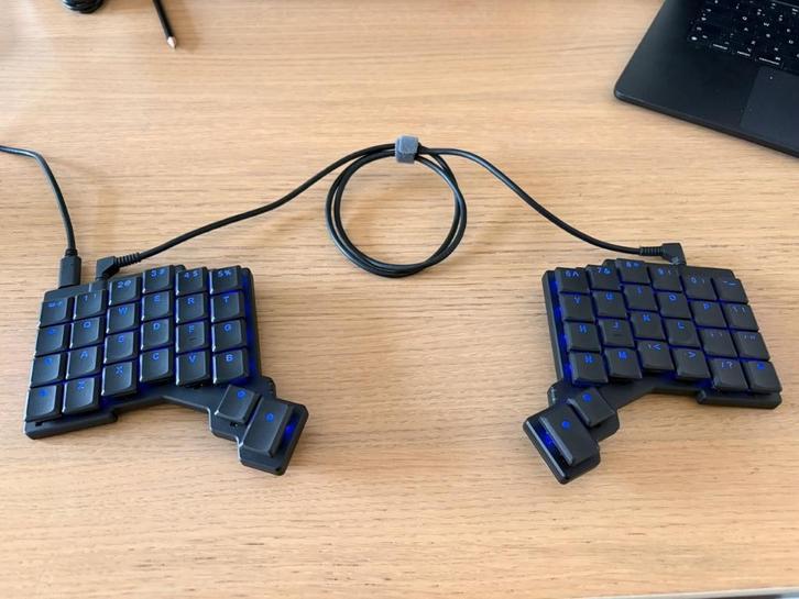 ZSA Voyager ergonomisch toetsenbord, Computers en Software, Toetsenborden, Gebruikt, Qwerty, Bedraad, Ergonomisch, Ophalen of Verzenden