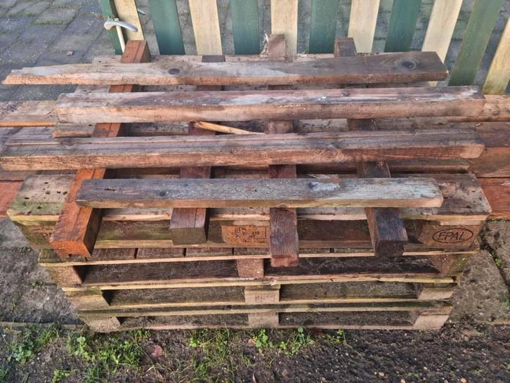 Partij haardhout - pallets - balken - planken. Alles €20,-, Tuin en Terras, Haardhout, Stammen, Overige houtsoorten, Minder dan 3 m³
