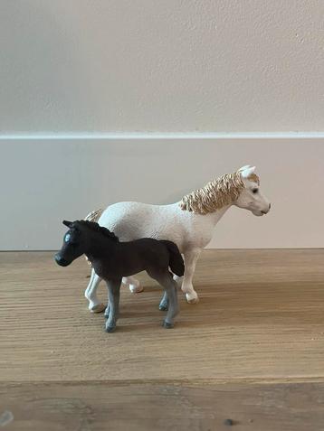 Schleich Welsh merrie wit met veulen beschikbaar voor biedingen