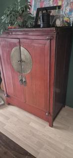 Authentieke Chinese Houten Kast – Rood met Messing Beslag, Huis en Inrichting, Kasten | Overige, Ophalen, Gebruikt