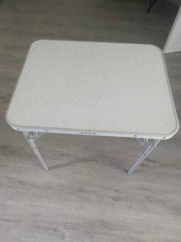 Tafel beschikbaar voor biedingen