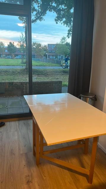 Eettafel te koop beschikbaar voor biedingen