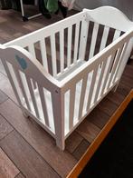 Houten poppenbed, Kinderen en Baby's, Speelgoed | Houten speelgoed, Ophalen, Gebruikt, Meubelstuk of Keukentje