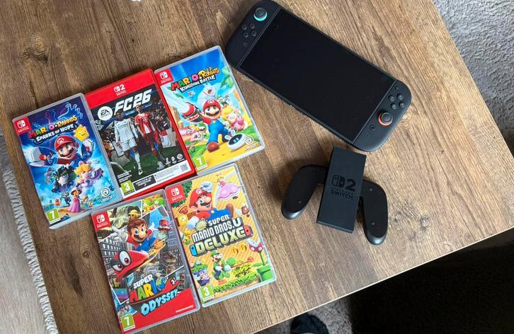 Nintendo Switch 2 Incl toebehoren games kabels etc, Spelcomputers en Games, Spelcomputers | Nintendo Switch, Zo goed als nieuw