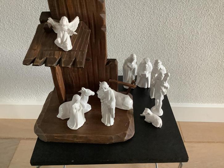 Wit porseleinen kerstgroep met stal, Diversen, Kerst, Zo goed als nieuw, Ophalen of Verzenden