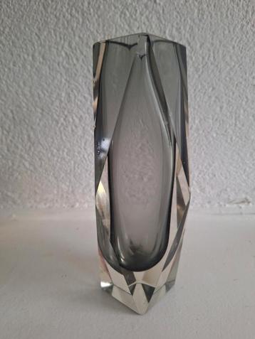 Zware Facetgeslepen Design Vaas 20cm - Rookglas beschikbaar voor biedingen