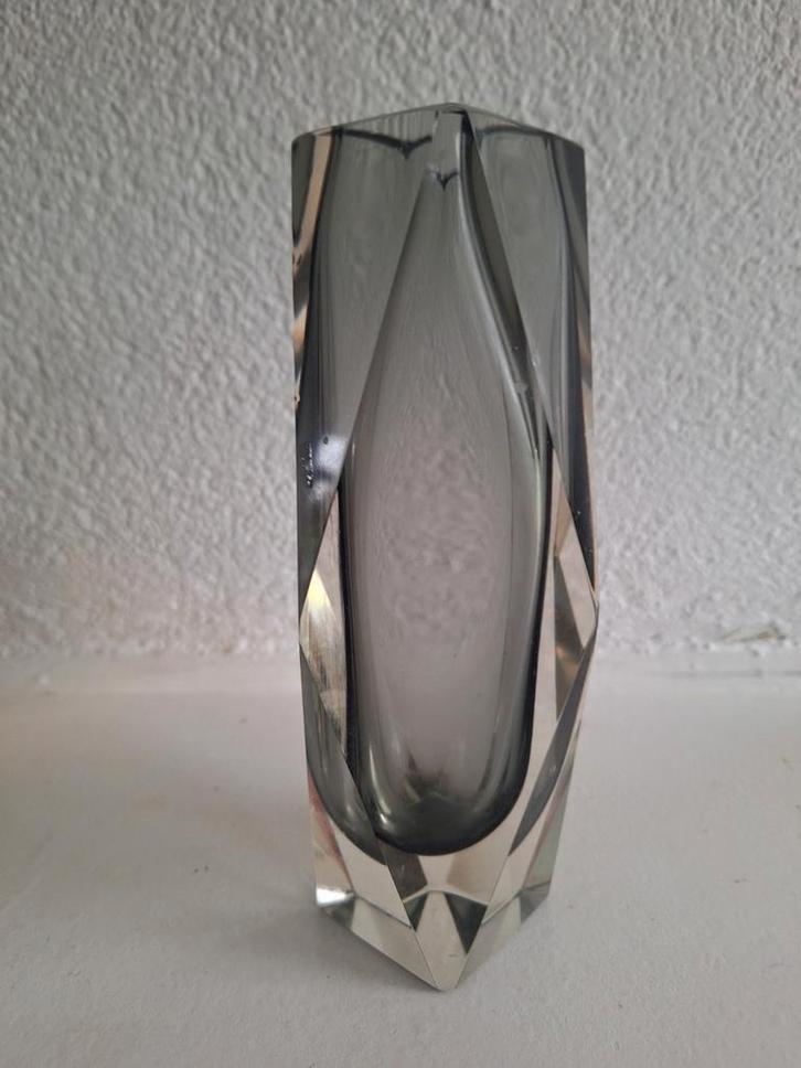 Zware Facetgeslepen Design Vaas 20cm - Rookglas, Antiek en Kunst, Antiek | Glas en Kristal, Ophalen of Verzenden
