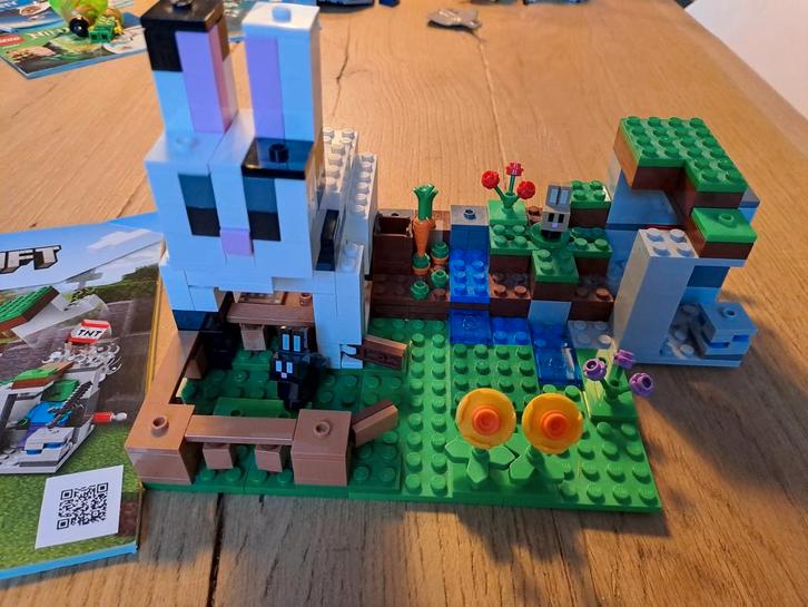 LEGO Minecraft 21181 Konijnenboerderij, Kinderen en Baby's, Speelgoed | Duplo en Lego, Zo goed als nieuw, Lego, Complete set, Ophalen of Verzenden