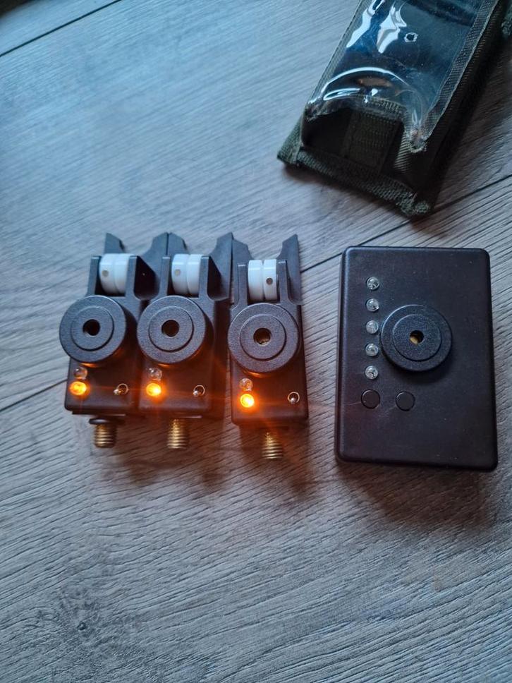 3 X STEVE NEVILLE MK4 BEETMELDERS MET RECEIVER HOEZEN IZGST, Watersport en Boten, Hengelsport | Karpervissen, Overige typen, Ophalen of Verzenden