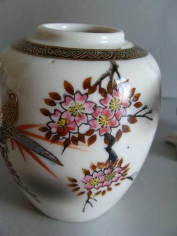 Japans vaasje of potje  beschikbaar voor biedingen