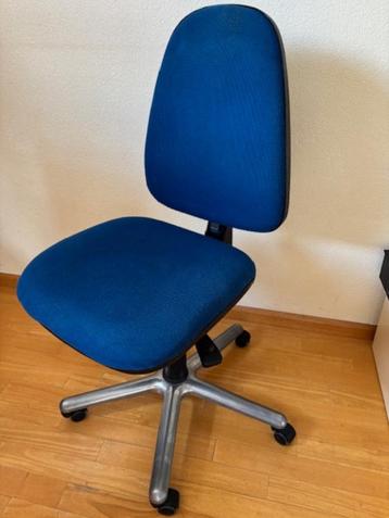 blauwe Westaro bureaustoel met hoge rug /volledig instelbaar beschikbaar voor biedingen