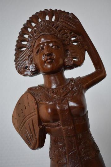 Legong Djanger Janger hout beeld danseres Bali waaier beschikbaar voor biedingen