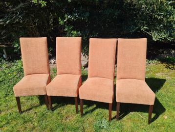 4 leuke stoffen eetkamer stoelen beschikbaar voor biedingen