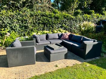 Loungeset met kussens voor buiten (merk; Wicker) beschikbaar voor biedingen