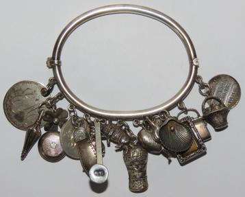 Antieke zilveren bedelarmband, 19e eeuw beschikbaar voor biedingen