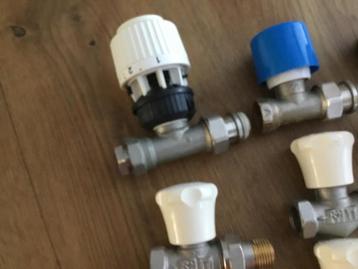 CV Thermostaatkranen en Diversen 1/2" beschikbaar voor biedingen