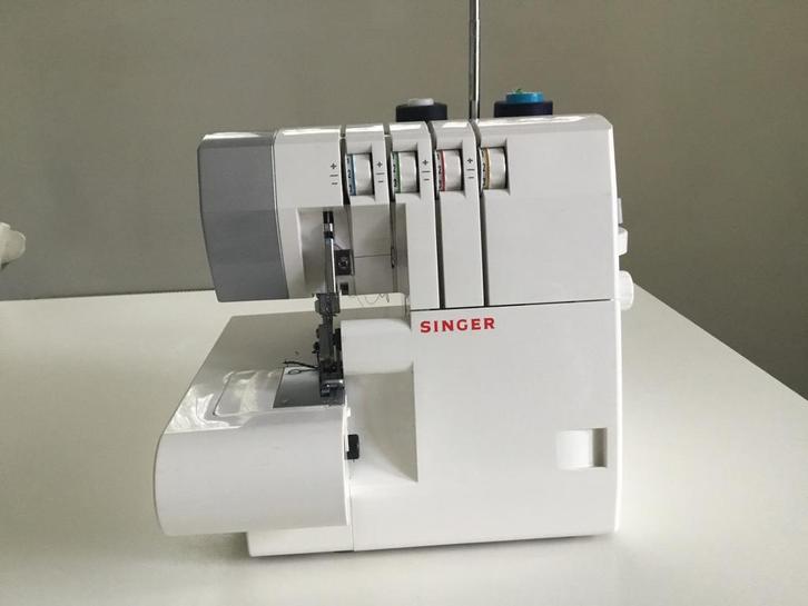 Singer Lockmachine - Zo goed als nieuw!, Hobby en Vrije tijd, Naaimachines en Toebehoren, Zo goed als nieuw, Lockmachine, Singer