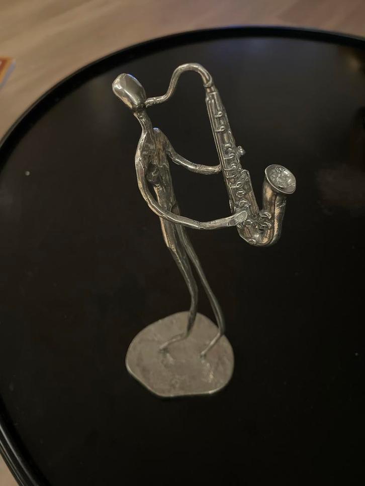 Tinnen beeldje van een saxofonist, Antiek en Kunst, Kunst | Beelden en Houtsnijwerken, Ophalen of Verzenden