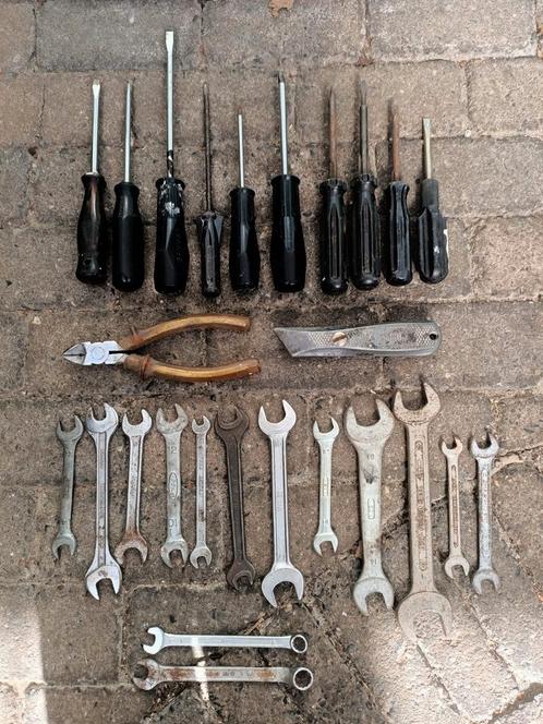 Lot handgereedschap schroevendraaiers steeksleutels kniptang, Doe-het-zelf en Verbouw, Gereedschap | Handgereedschap, Gebruikt