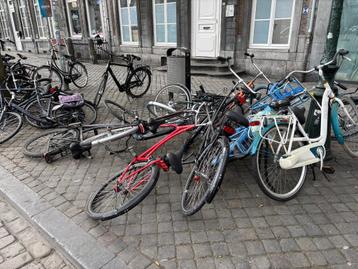 WIJ zoeken oude fietsen mag werk aan zitten beschikbaar voor biedingen