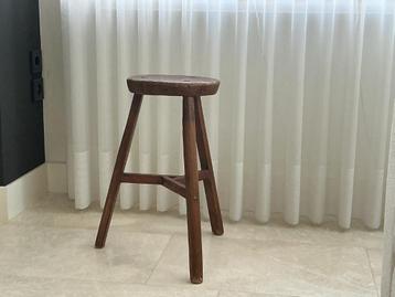 Houten krukje ( oud / antiek )  beschikbaar voor biedingen