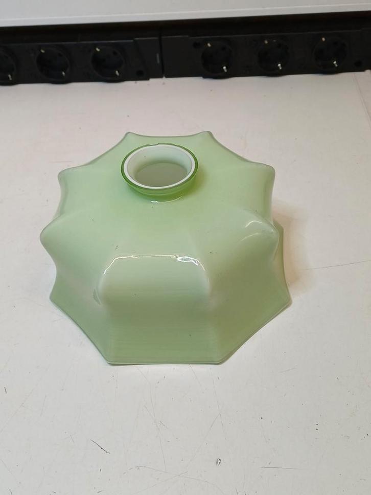 Antiek Mint Groen Glazen Lampenkap 8-kantig, Huis en Inrichting, Lampen | Lampenkappen, Gebruikt, Minder dan 25 cm, Overige vormen