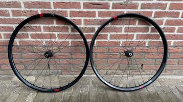 Nieuw wielset Fulcrum RAPID RED 300 RR gravelbike/racefiets beschikbaar voor biedingen