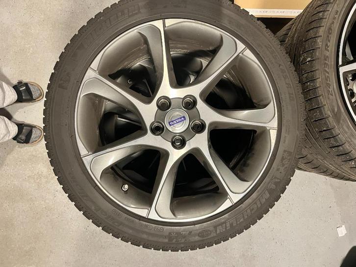 Prachtige Velgen met winetrbanden voor Volvo V60, Auto-onderdelen, Banden en Velgen, Velg(en), Winterbanden, 18 inch, 235 mm, Personenwagen