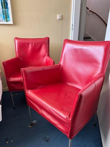 2 Leren stoelen (rood) beschikbaar voor biedingen